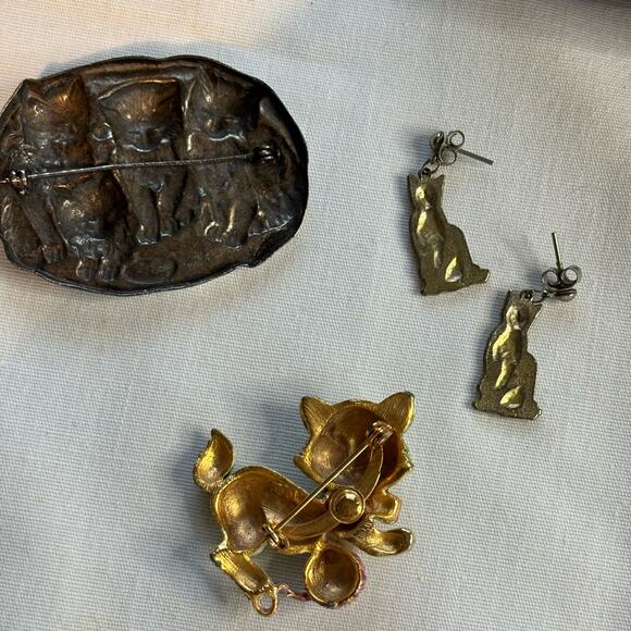 Lot of 3 Vintage Kitty Cat Brooches & Pair of Earrings Cat Lover Kitten - Picture 9 of 9